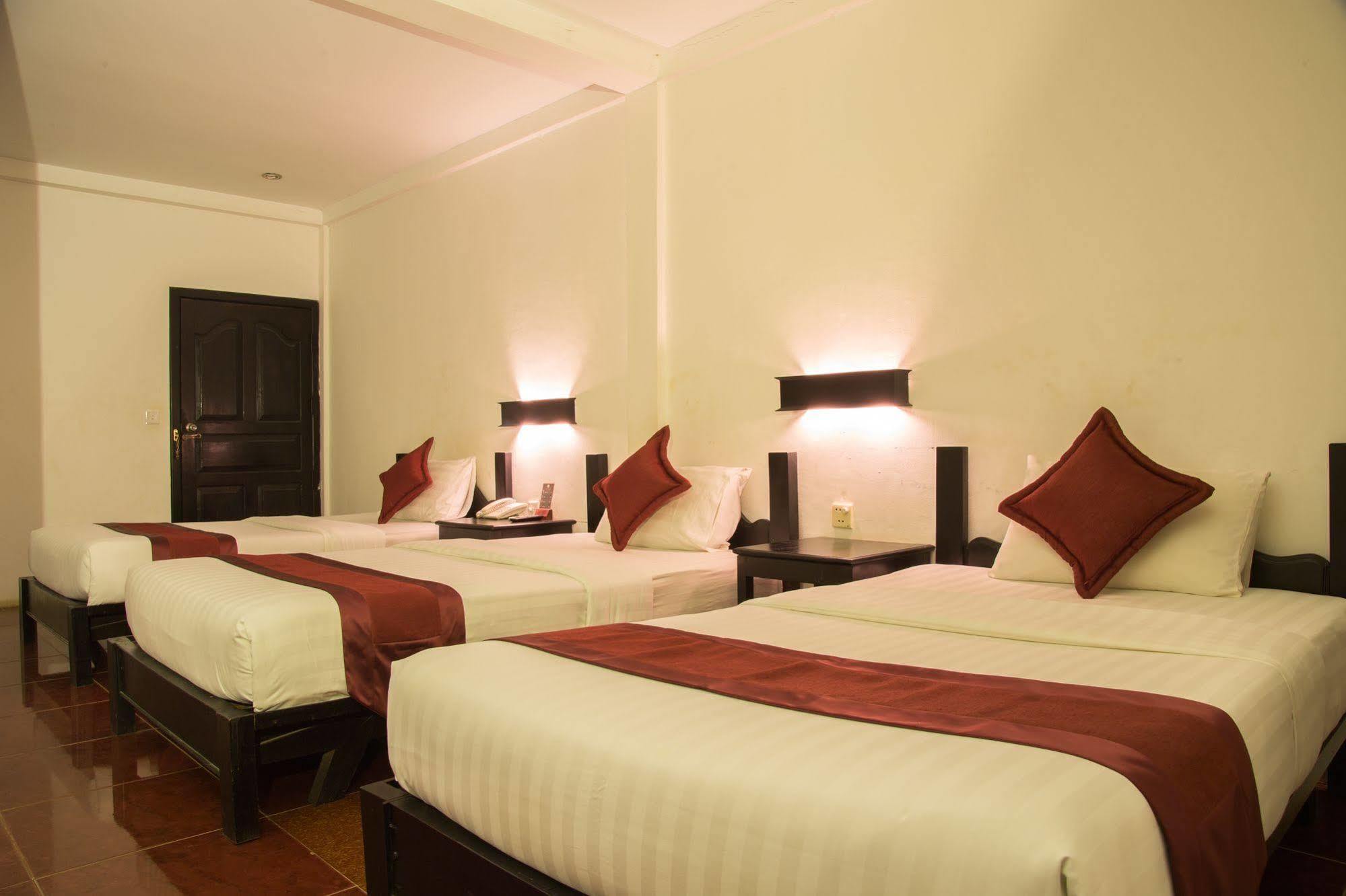 The Moon Villa Siem Reap Exteriör bild